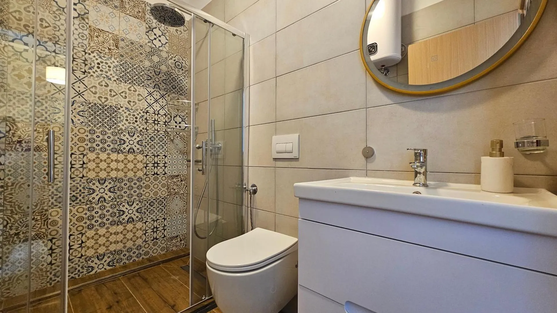 Blue Lagoon Sea View Apartment Sarande