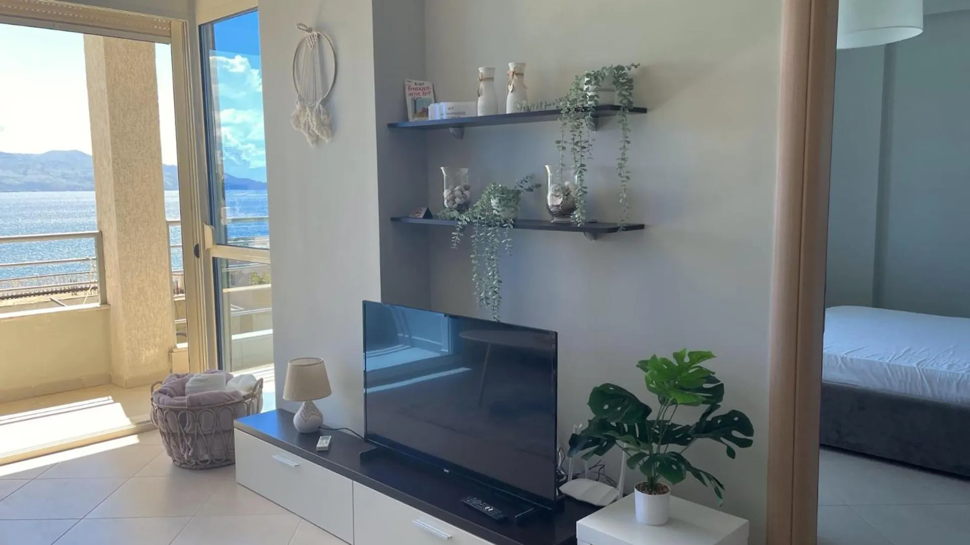 Blue Lagoon Sea View Apartment Sarande