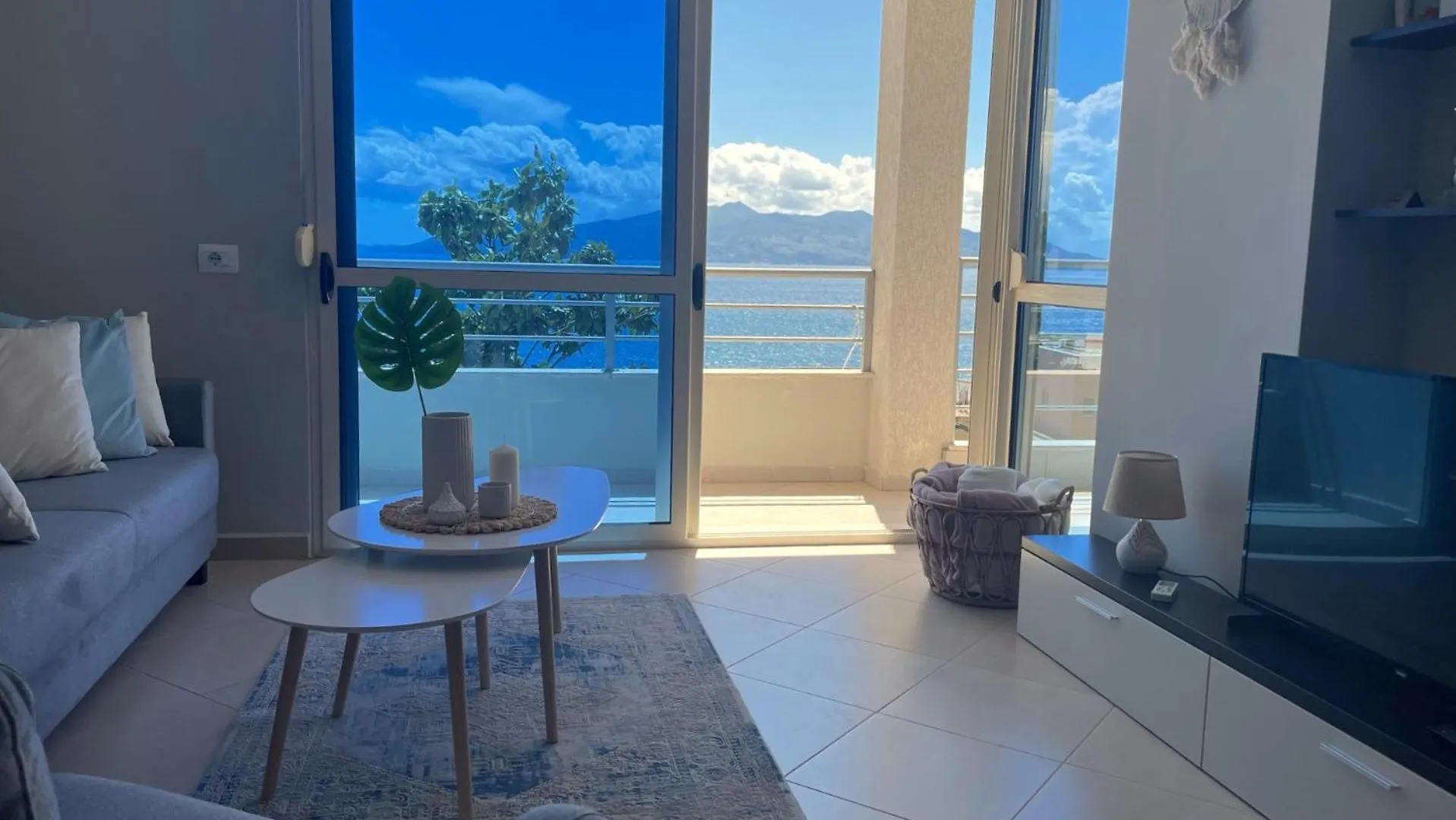 Blue Lagoon Sea View Apartment Sarande